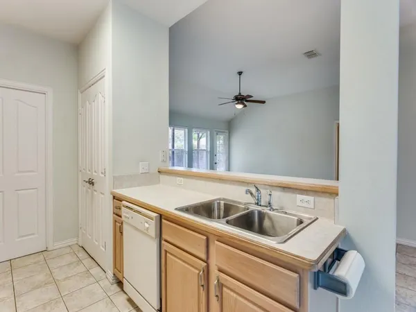 $258,900 | 1014 Teresa Court, Granbury, TX 76048