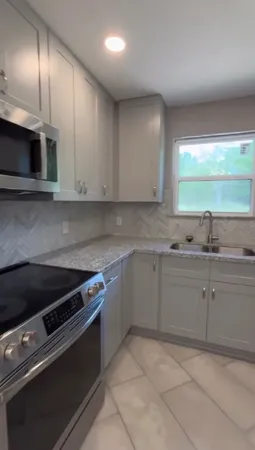 $1,325 | 204 Forrest Trail, West Columbia, TX 77486