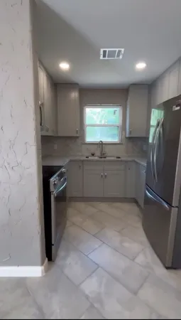 $1,325 | 204 Forrest Trail, West Columbia, TX 77486