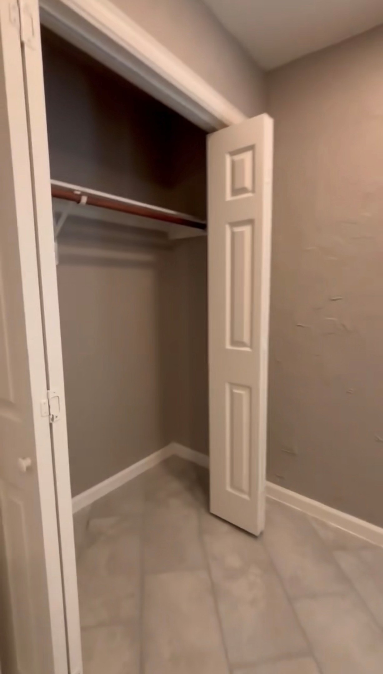 204 Forrest Trail West Columbia, TX 77486 - Photo 5 of 7 a view of an empty room