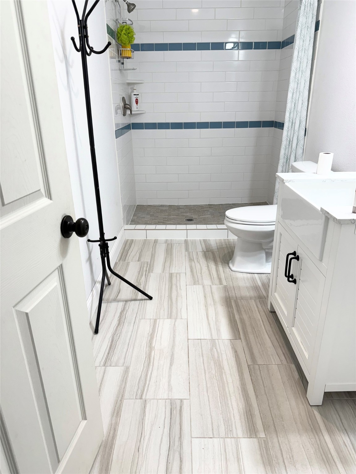 8570 Sunny Side Road Brookshire, TX 77423 - Photo 18 of 37 Secondary bedrooms on the second floor are split two on each side of the house and both with accompanying bathroom