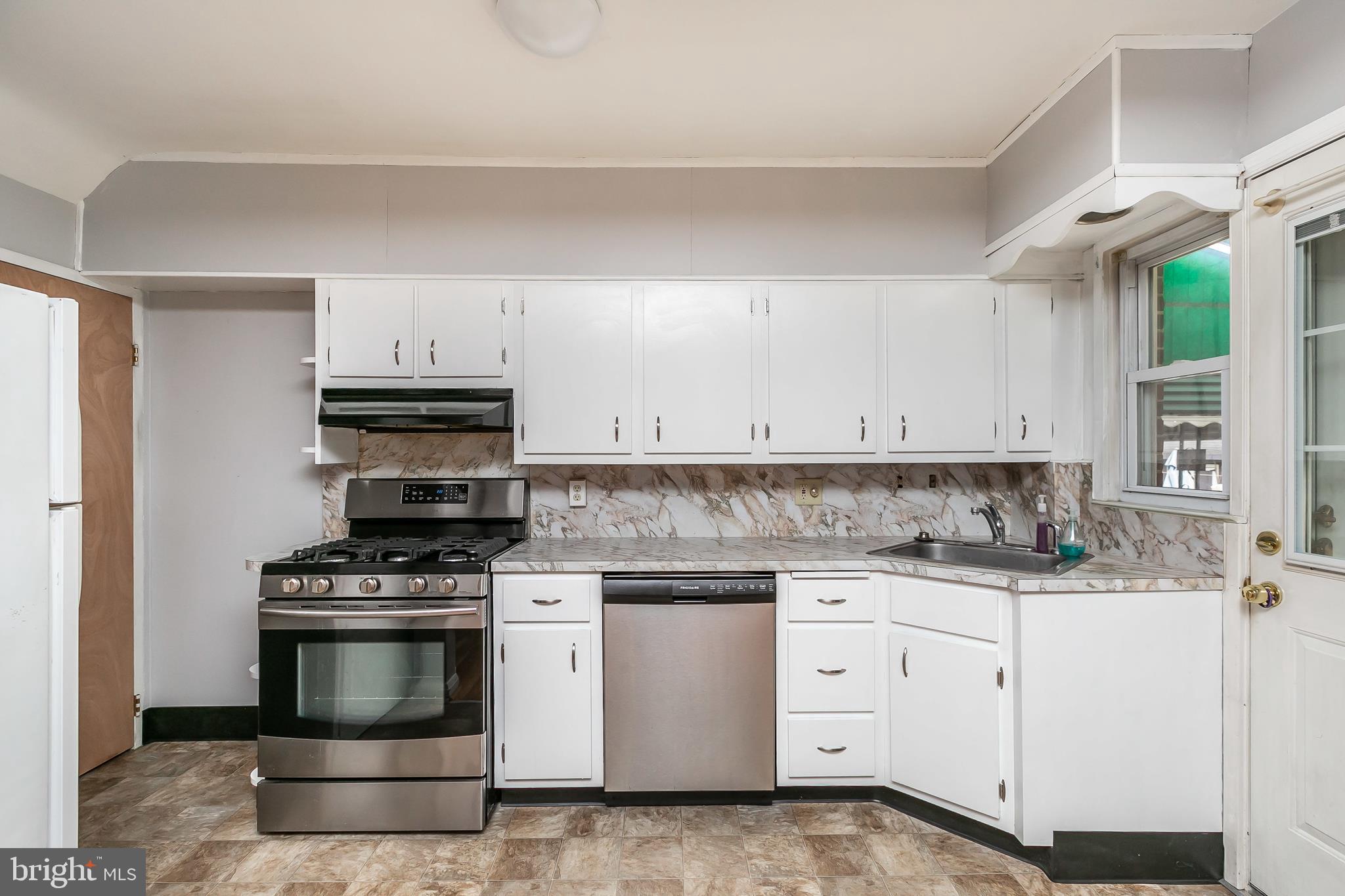 3005 Vulcan Road Baltimore, MD 21222 - Photo 9 of 20 My upgraded Kitchen also has sparkling appliances