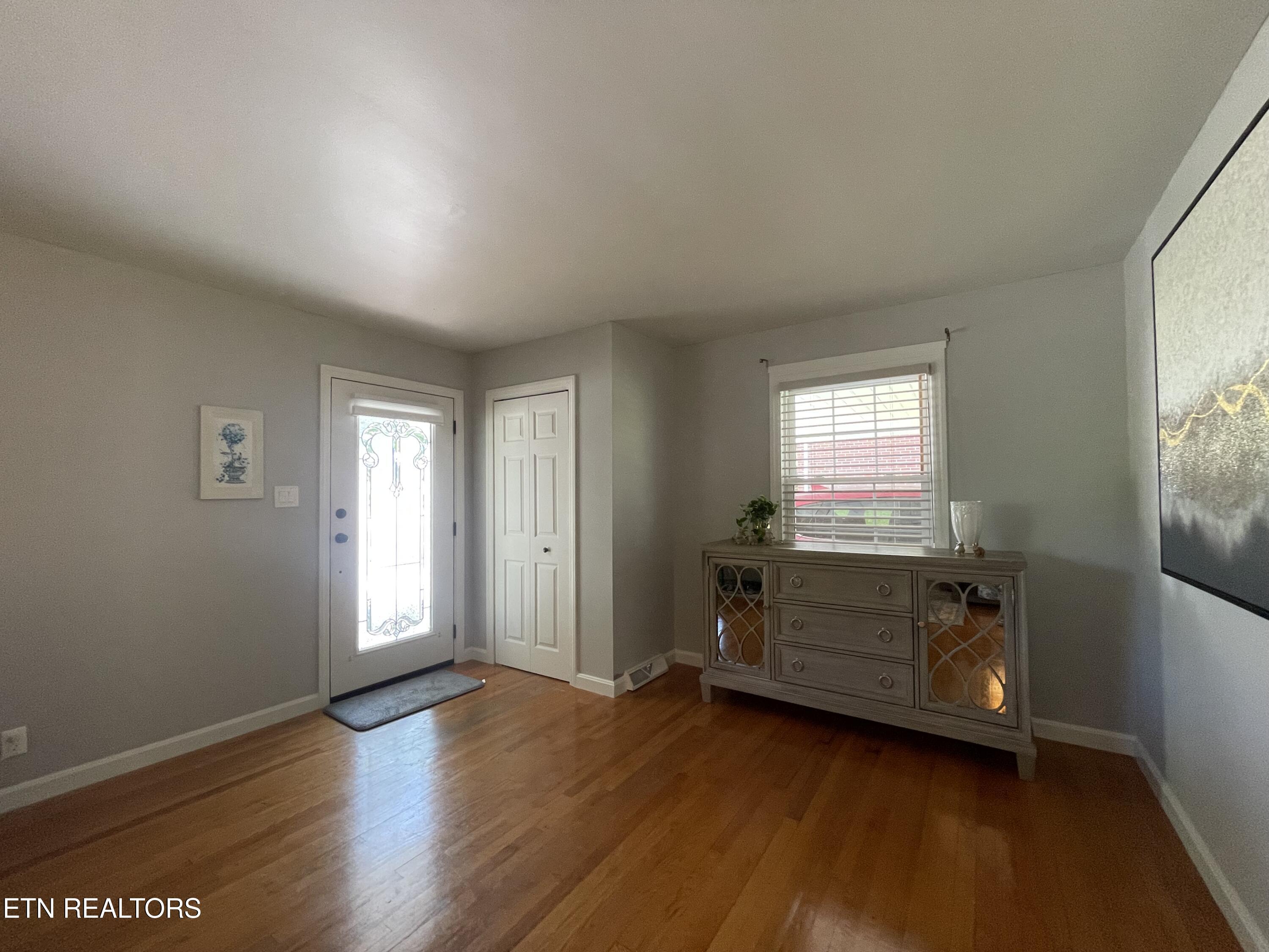 217 West Hicks Street Clinton, TN 37716 - Photo 25 of 41 IMG_5345