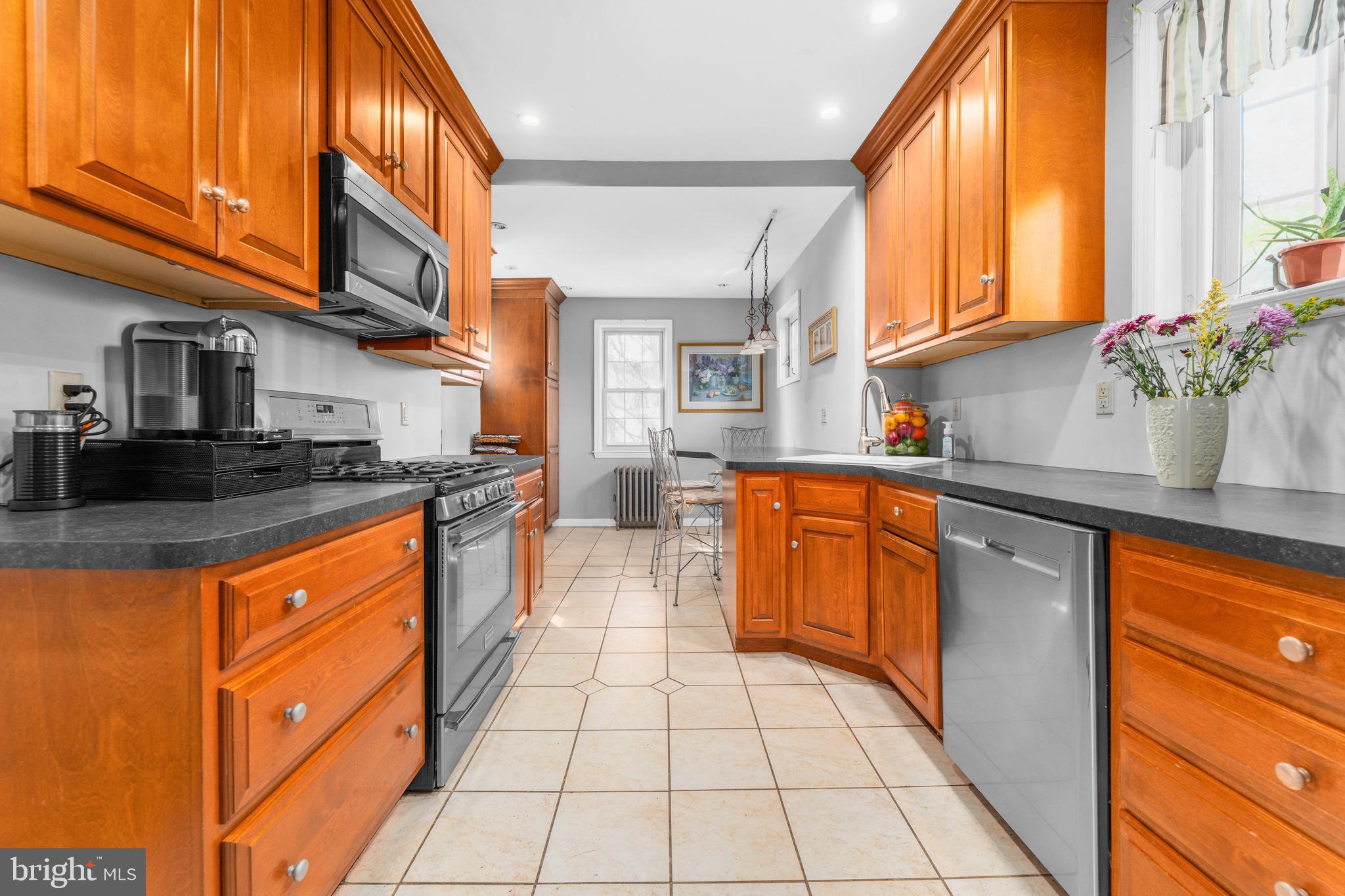 317 Steel Road Havertown, PA 19083 - Photo 7 of 41 Gallery Image 7