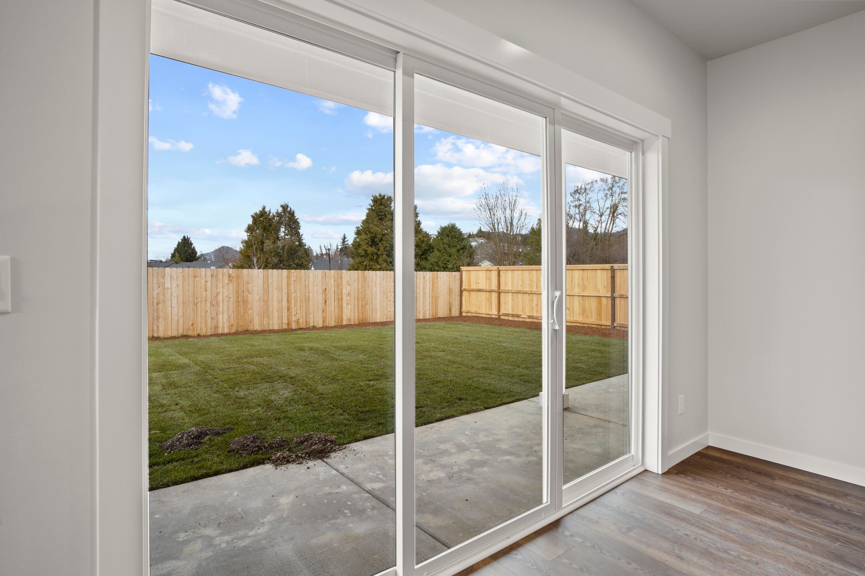 263 Samuel Lane Loop Road Phoenix, OR 97535 - Photo 27 of 31 Slider to covered porch