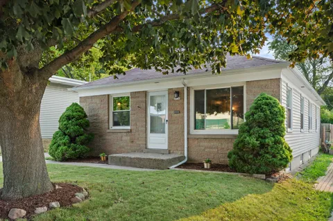 $275,000 | 1735 South 92nd Street, West Allis, WI 53214