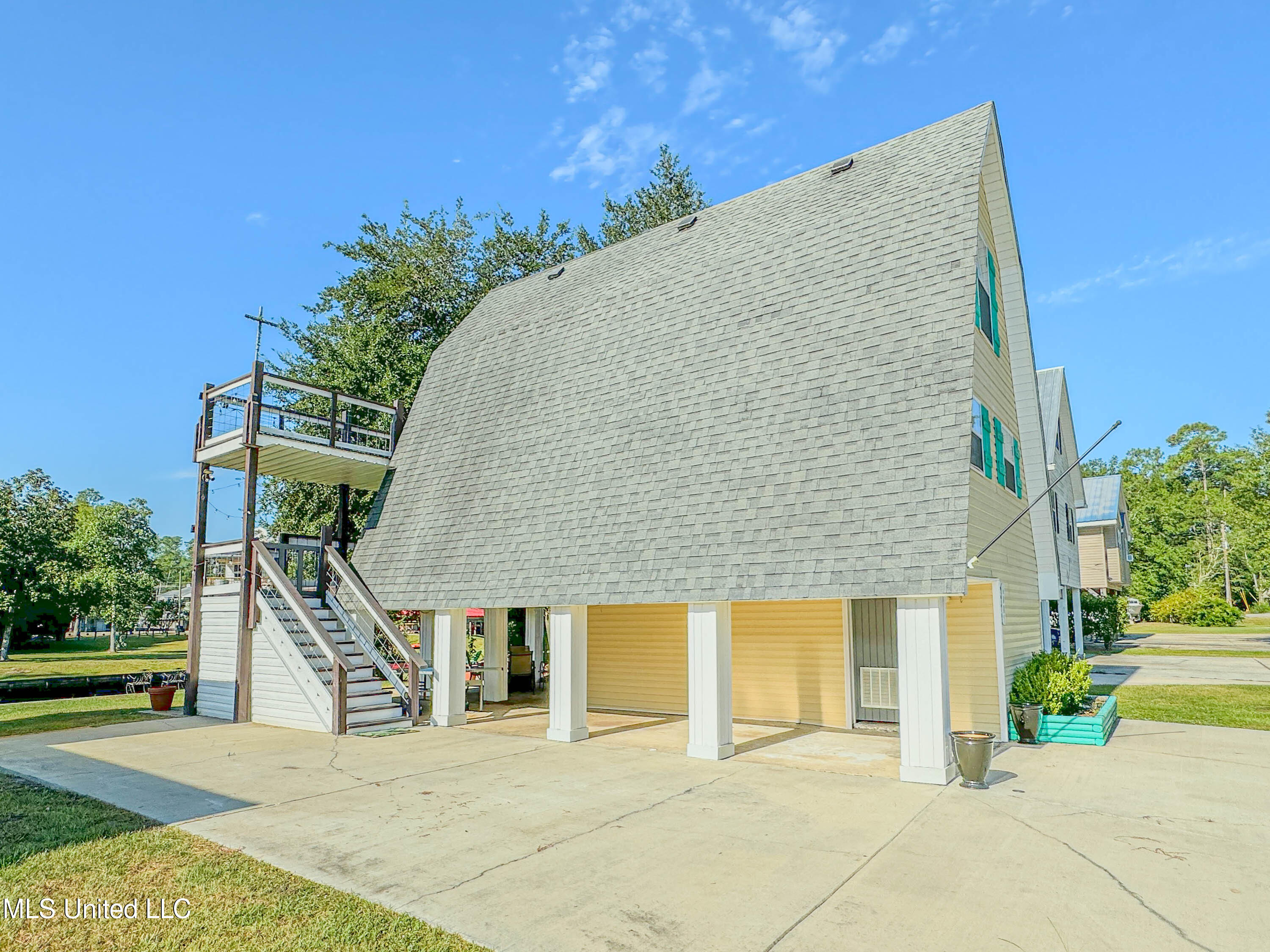 6085 Apache Drive Kiln, MS 39556 - Photo 11 of 16 Side of House