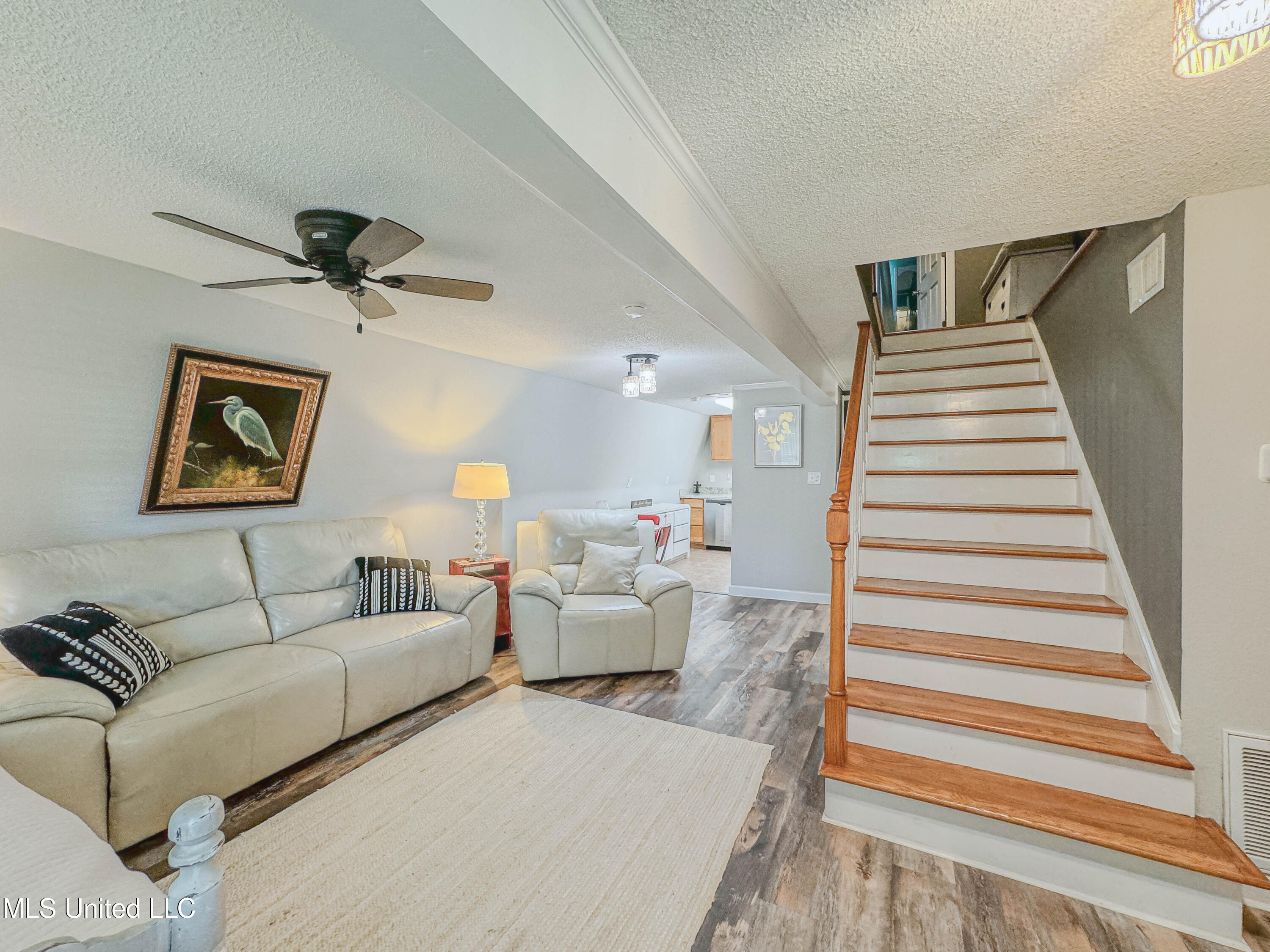 6085 Apache Drive Kiln, MS 39556 - Photo 3 of 16 Living room