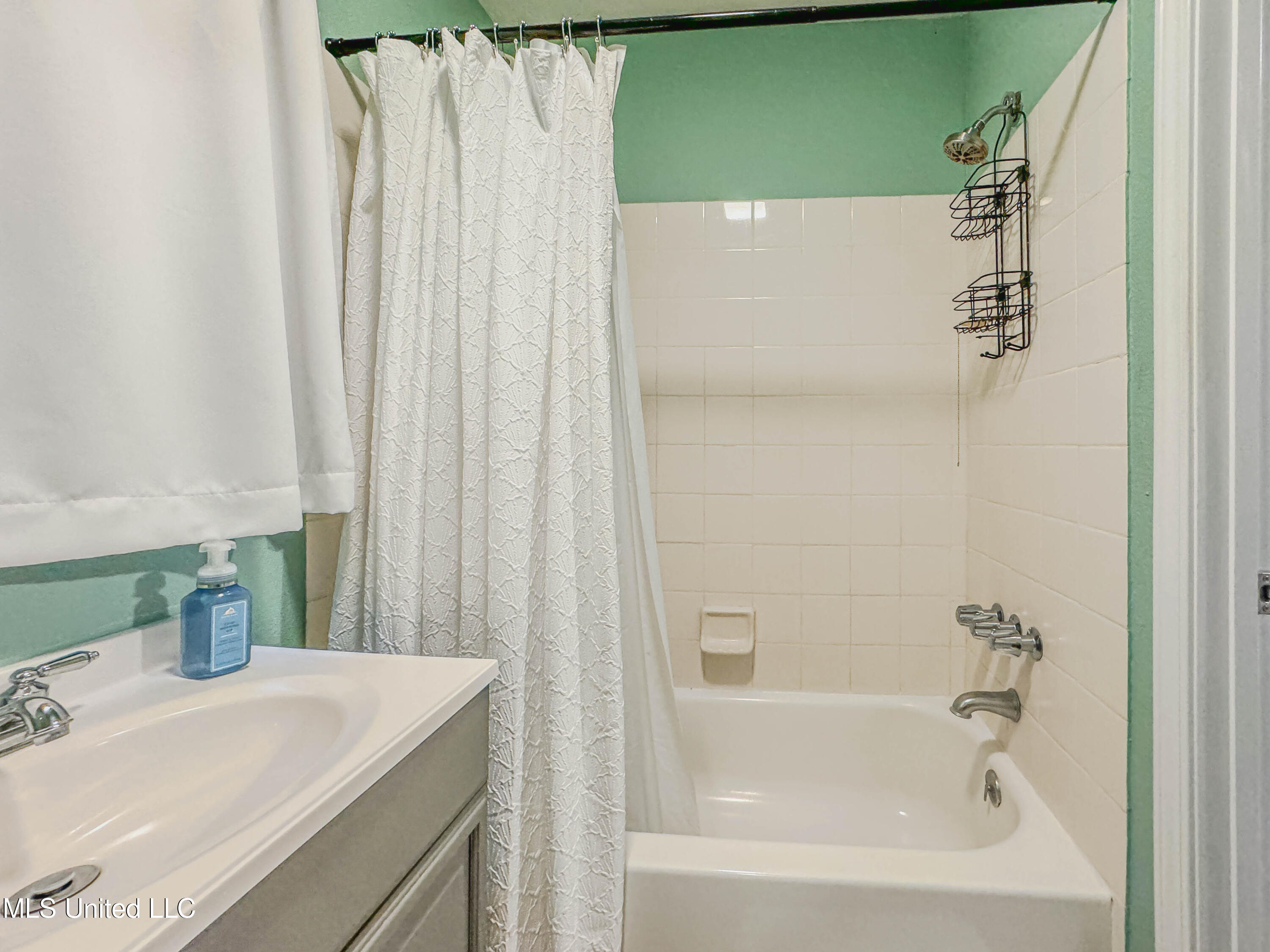 6085 Apache Drive Kiln, MS 39556 - Photo 6 of 16 Full bath