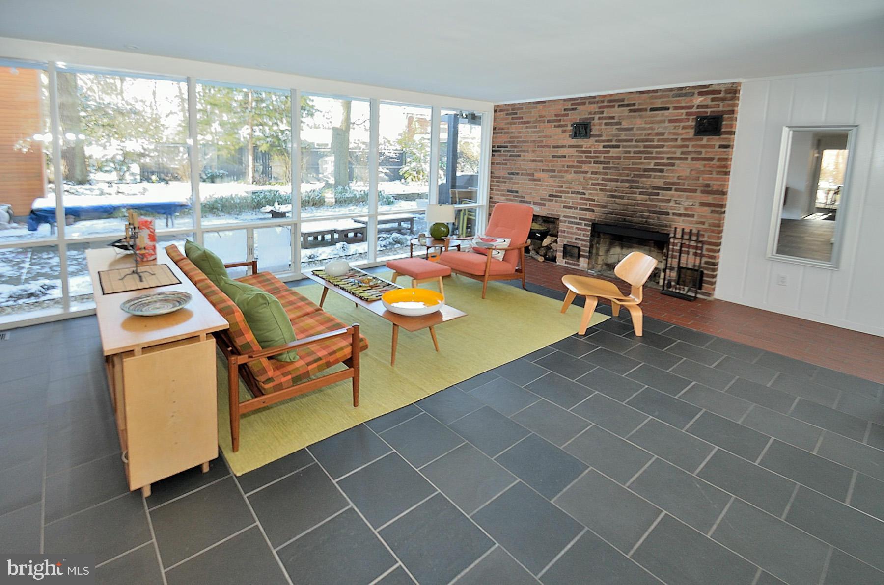 1926 Marthas Road Alexandria, VA 22307 - Photo 2 of 23 Living Room