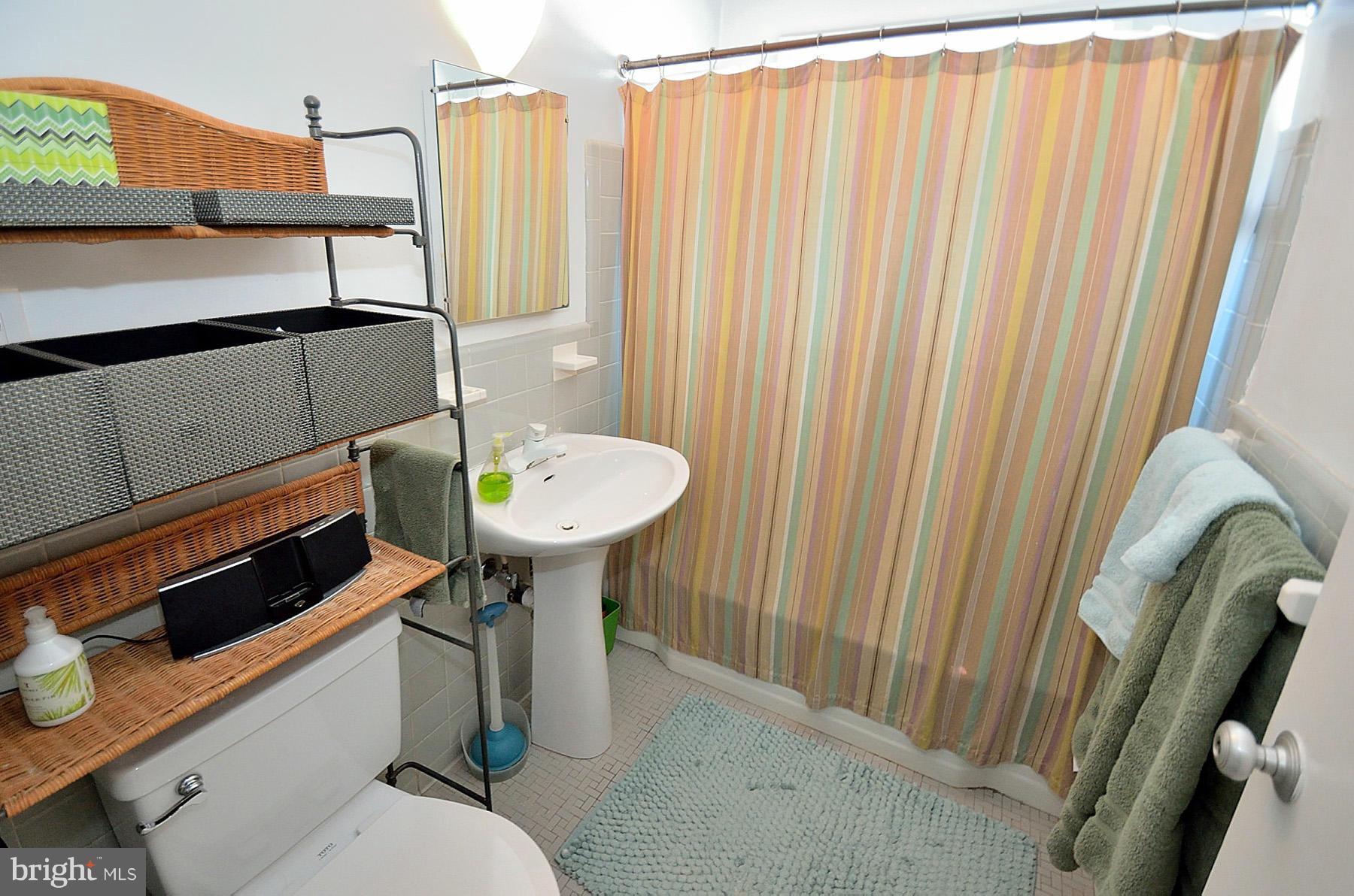 1926 Marthas Road Alexandria, VA 22307 - Photo 16 of 23 Bath
