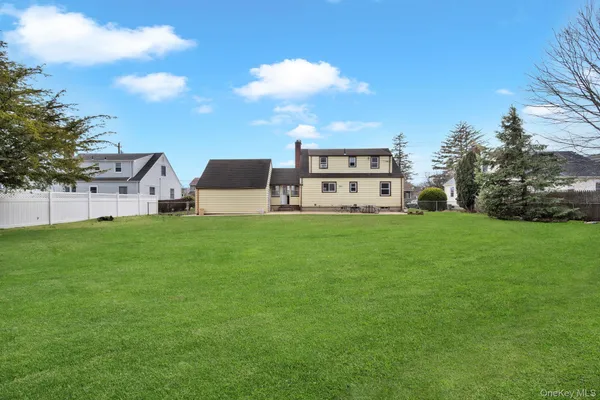 $824,995 | 77 Spencer Street, Farmingdale, NY 11735