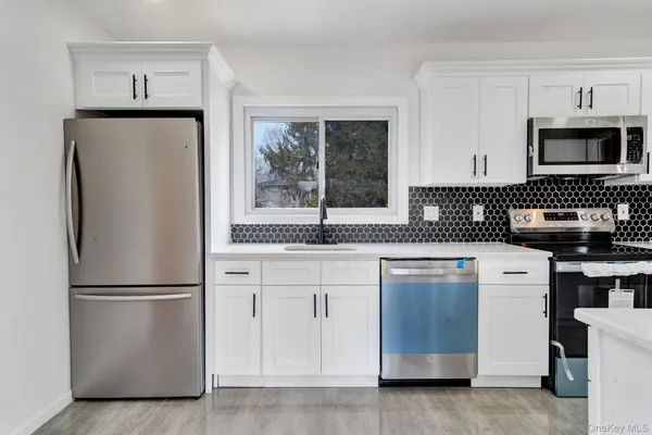 $824,995 | 77 Spencer Street, Farmingdale, NY 11735