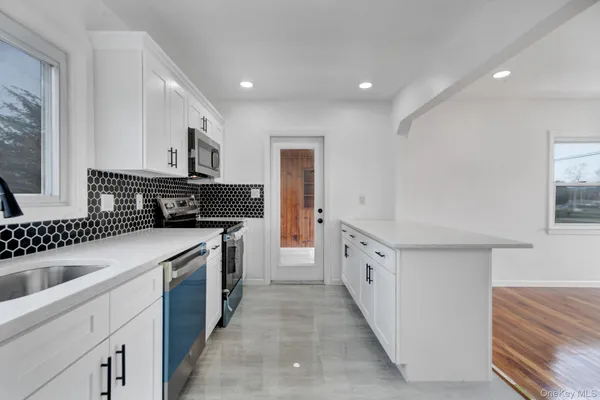 $824,995 | 77 Spencer Street, Farmingdale, NY 11735