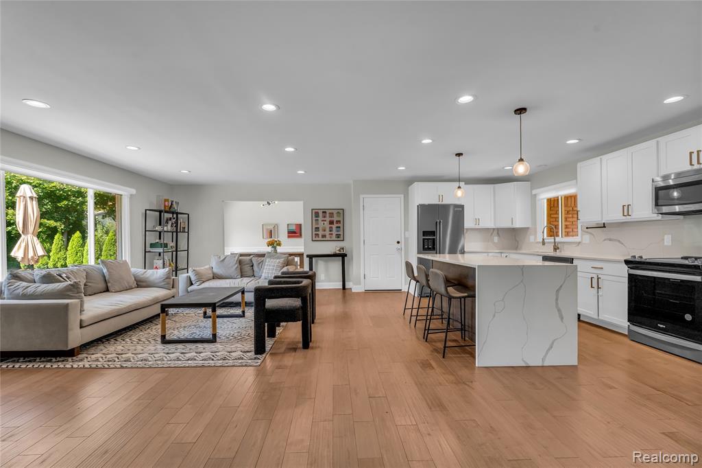 6736 Timber Ridge Drive Bloomfield Hills, MI 48301 - Photo 4 of 38 Gallery Image 4