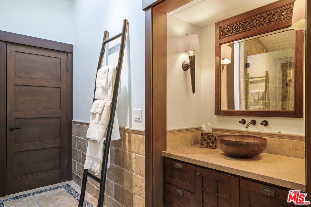 6902 Wildlife Road Malibu, CA 90265 - Photo 34 of 48