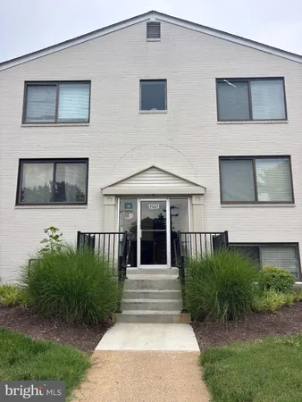 $2,200 | 125 I Clubhouse Drive Southwest, Unit 1, Leesburg, VA 20175