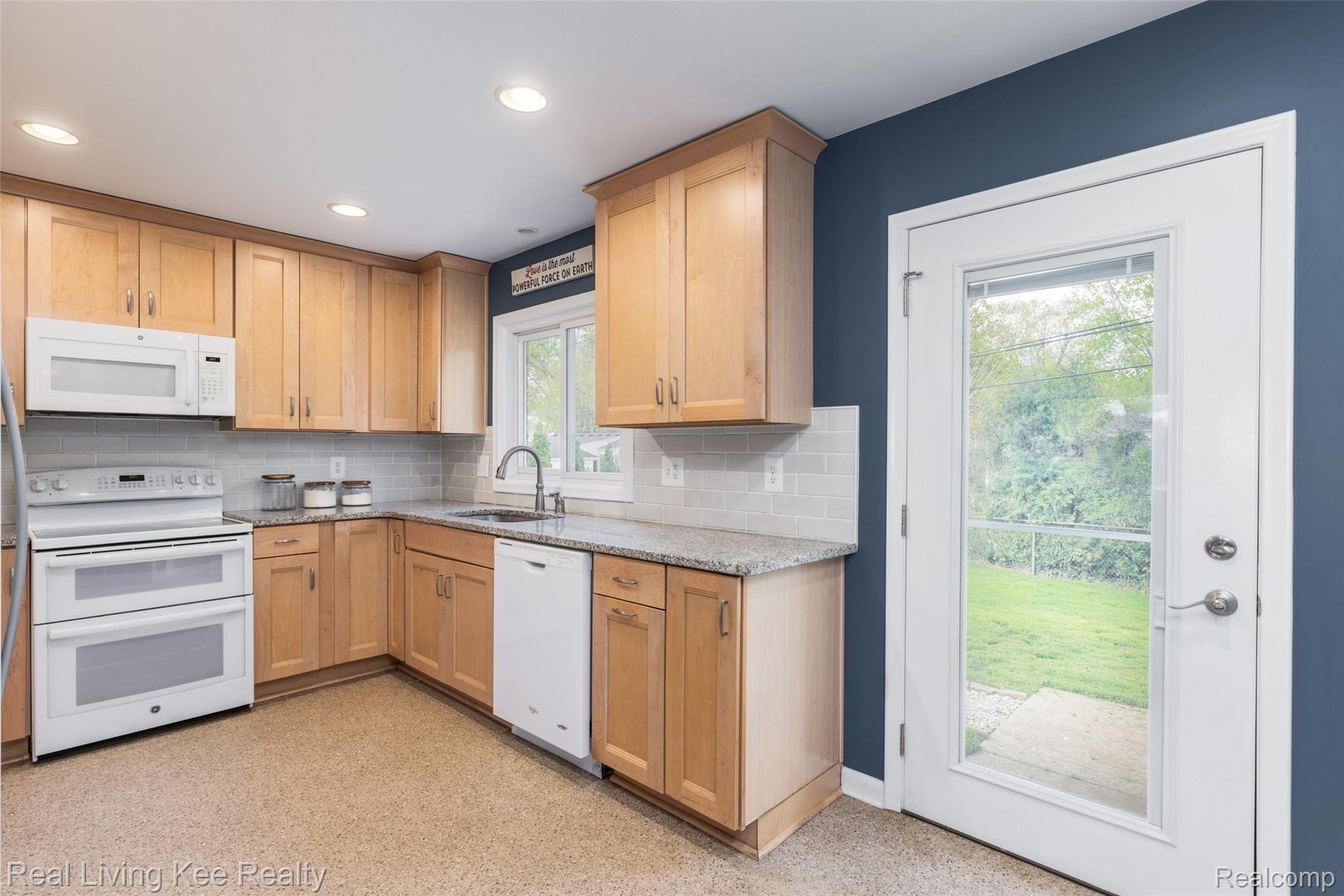 1330 Sycamore Drive Rochester, MI 48307 - Photo 8 of 31 bluewall-6.jpg