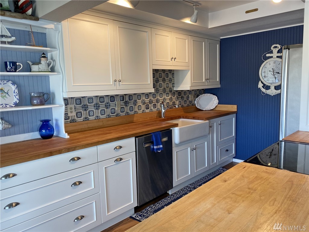 802 Old Beach Road, Unit 203 Freeland, WA 98249 - Photo 8 of 19 Gallery Image 8