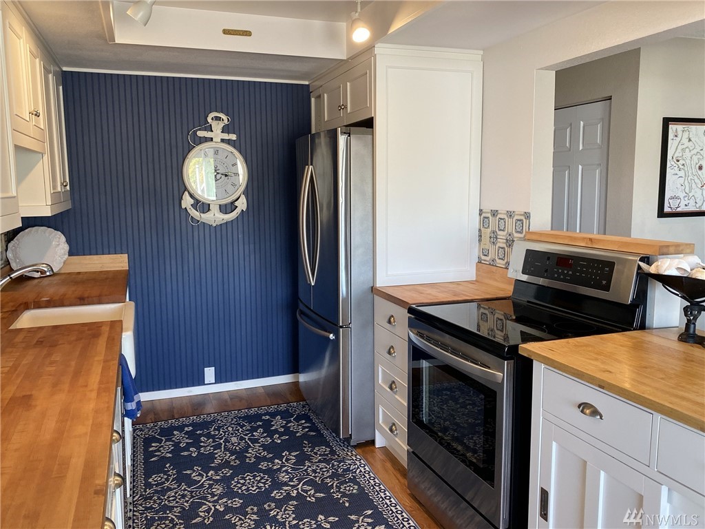 802 Old Beach Road, Unit 203 Freeland, WA 98249 - Photo 9 of 19 Gallery Image 9