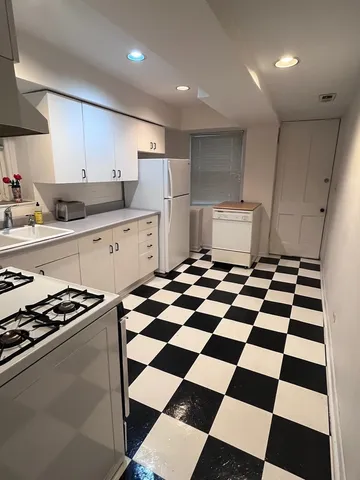 $1,900 | 2229 North Southport Avenue, Unit G, Chicago, IL 60614