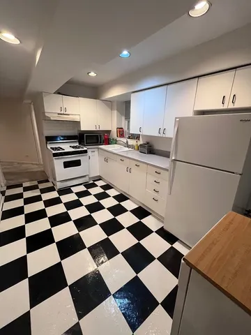 $1,900 | 2229 North Southport Avenue, Unit G, Chicago, IL 60614