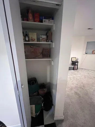 $1,900 | 2229 North Southport Avenue, Unit G, Chicago, IL 60614