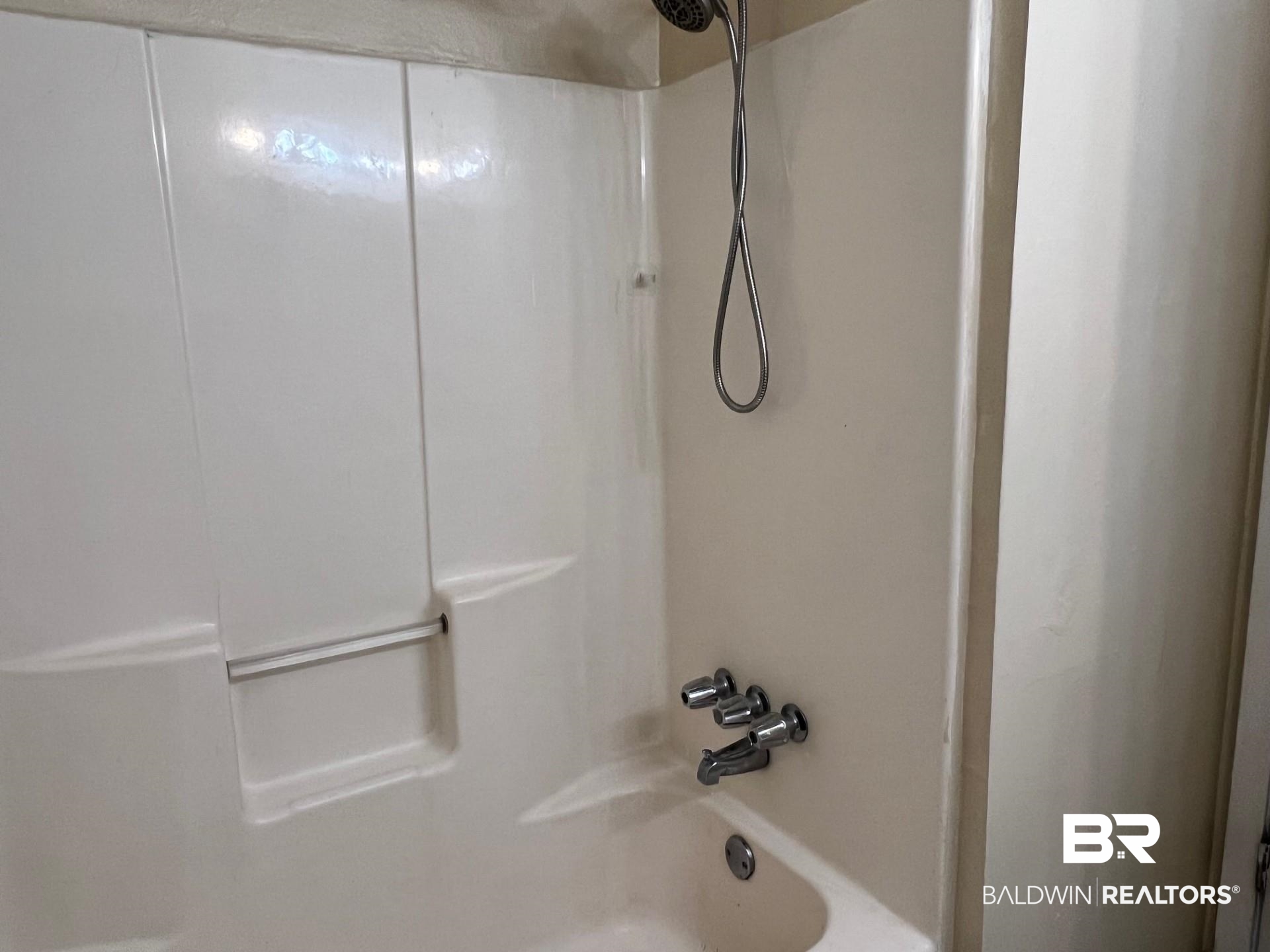 72 Grimes Lane Loxley, AL 36551 - Photo 2 of 12 Bathroom with bathing tub / shower combination