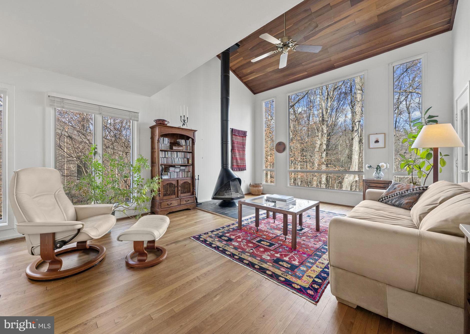 8613 Timber Hill Lane Potomac, MD 20854 - Photo 2 of 27 Welcome home!