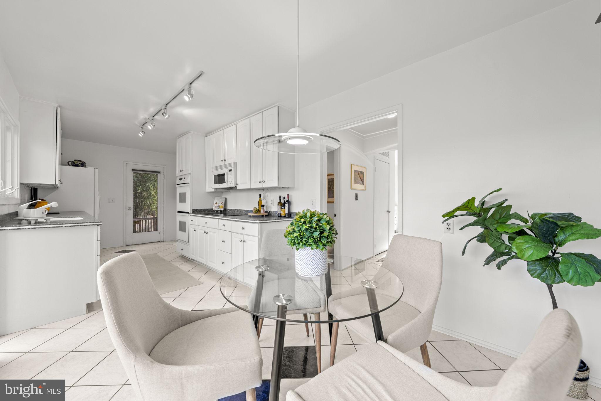 8613 Timber Hill Lane Potomac, MD 20854 - Photo 10 of 27