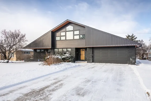 $735,000 | 5628 North Redwood Drive, Chicago, IL 60631