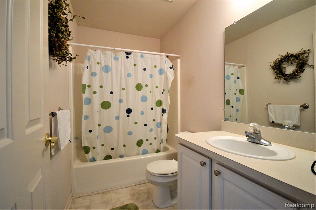 4890 Spring Meadow Drive Clarkston, MI 48348 - Photo 14 of 23