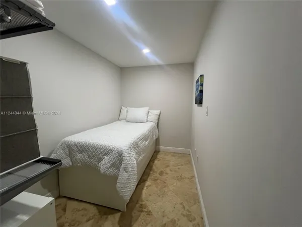$5,000 | 6917 Collins Avenue, Unit 809, Miami Beach, FL 33141