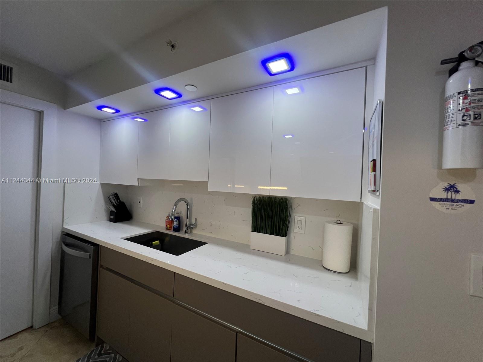 6917 Collins Avenue, Unit 809 Miami Beach, FL 33141 - Photo 18 of 63