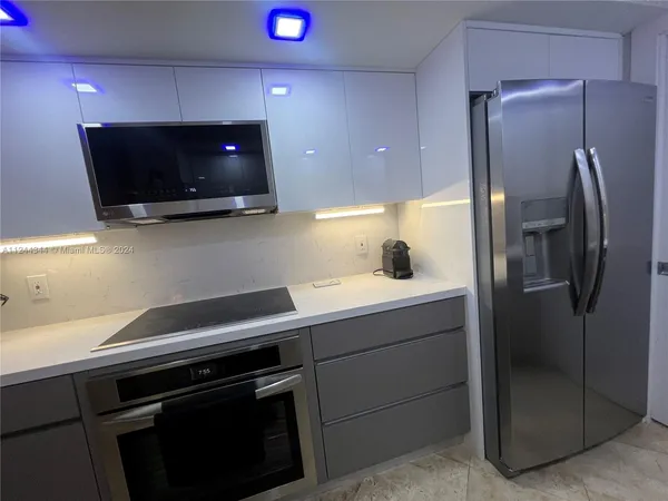 $5,000 | 6917 Collins Avenue, Unit 809, Miami Beach, FL 33141