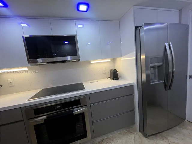 $5,000 | 6917 Collins Avenue, Unit 809, Miami Beach, FL 33141