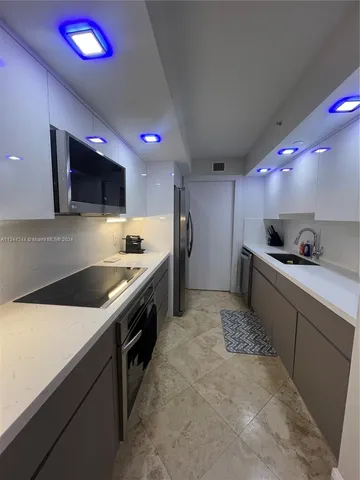 $5,000 | 6917 Collins Avenue, Unit 809, Miami Beach, FL 33141