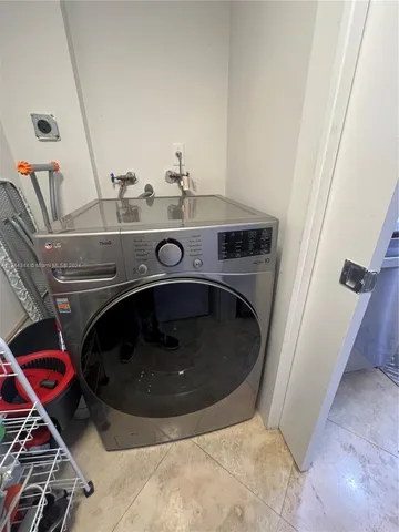 $5,000 | 6917 Collins Avenue, Unit 809, Miami Beach, FL 33141