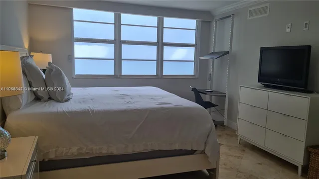 $5,000 | 6917 Collins Avenue, Unit 809, Miami Beach, FL 33141