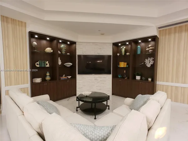 $5,000 | 6917 Collins Avenue, Unit 809, Miami Beach, FL 33141