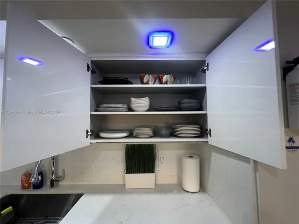 $5,000 | 6917 Collins Avenue, Unit 809, Miami Beach, FL 33141