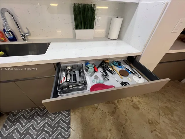 $5,000 | 6917 Collins Avenue, Unit 809, Miami Beach, FL 33141