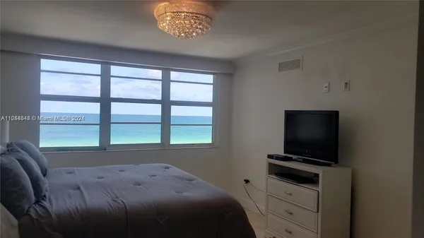 $5,000 | 6917 Collins Avenue, Unit 809, Miami Beach, FL 33141