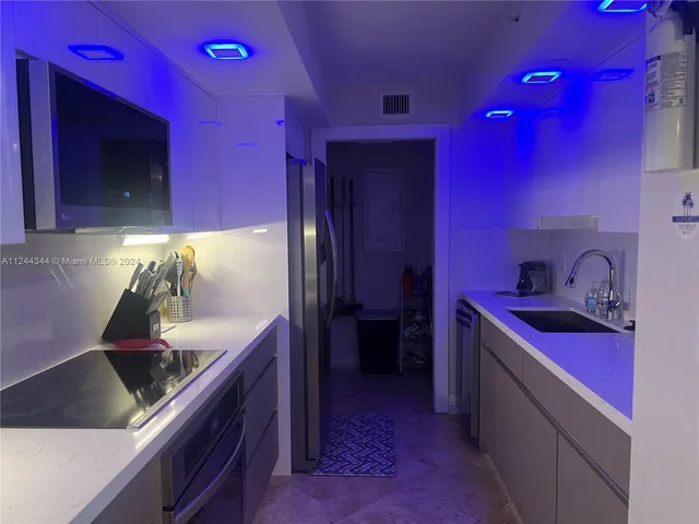 $5,000 | 6917 Collins Avenue, Unit 809, Miami Beach, FL 33141