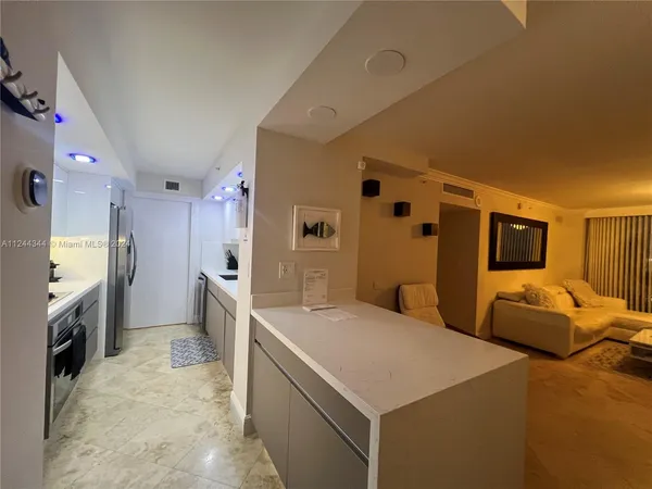 $5,000 | 6917 Collins Avenue, Unit 809, Miami Beach, FL 33141