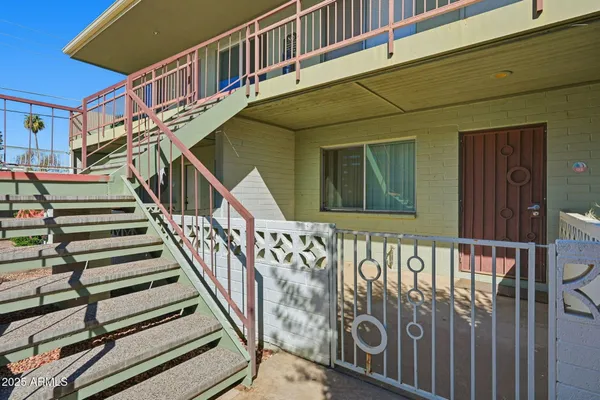 $1,075 | 1702 West Tuckey Lane, Unit 132, Phoenix, AZ 85015