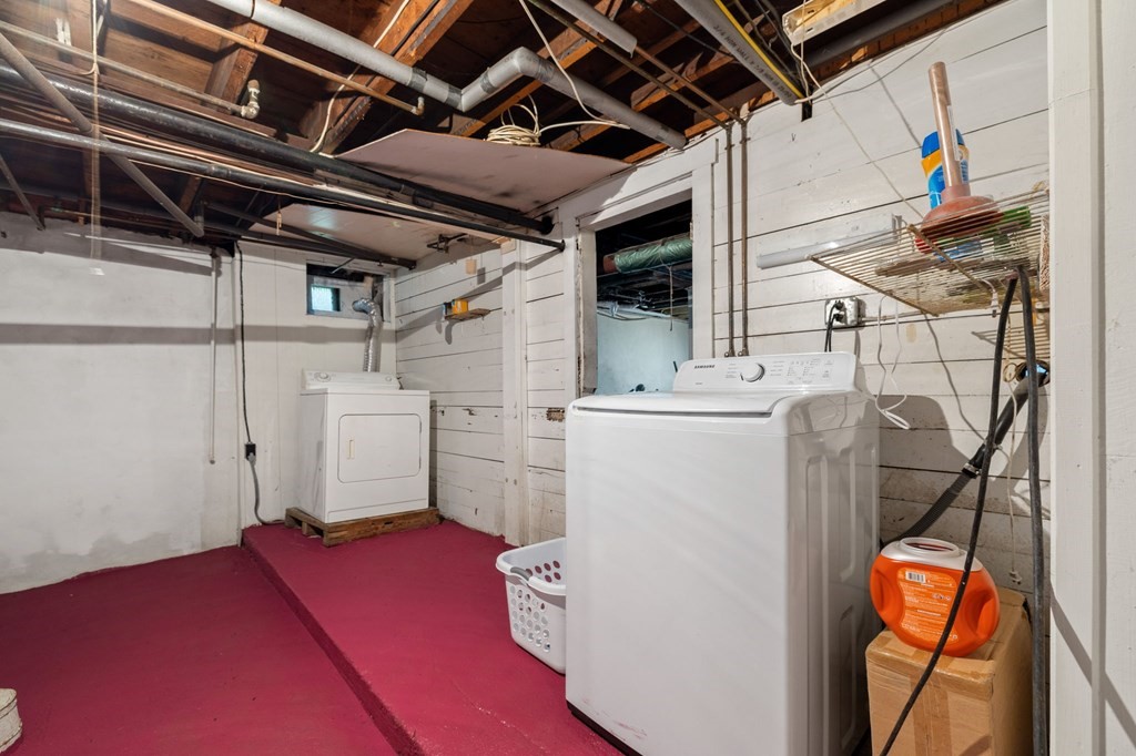 253 Mammoth Road Lowell, MA 01854 - Photo 28 of 42 a utility room with dryer and washer