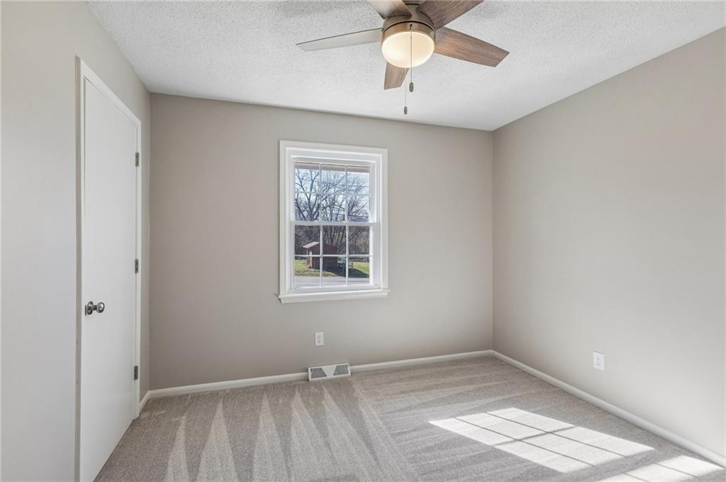 7539 Westridge Road Raytown, MO 64138 - Photo 16 of 32