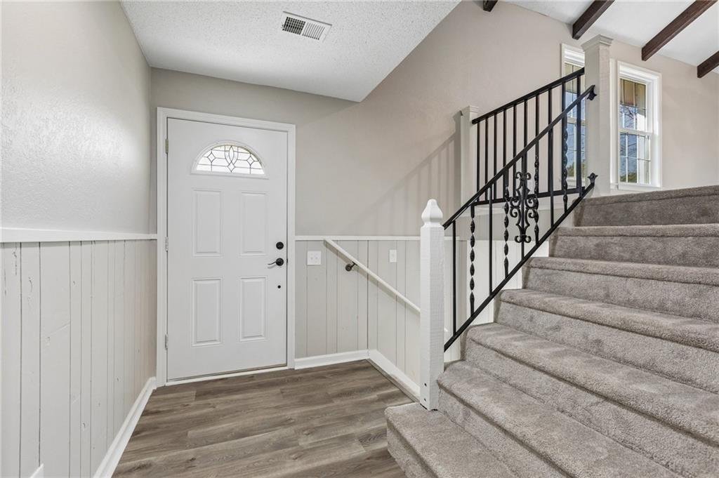 7539 Westridge Road Raytown, MO 64138 - Photo 3 of 32