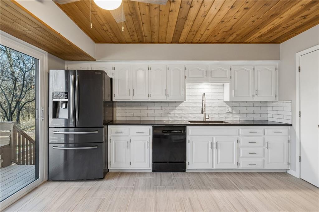 7539 Westridge Road Raytown, MO 64138 - Photo 8 of 32